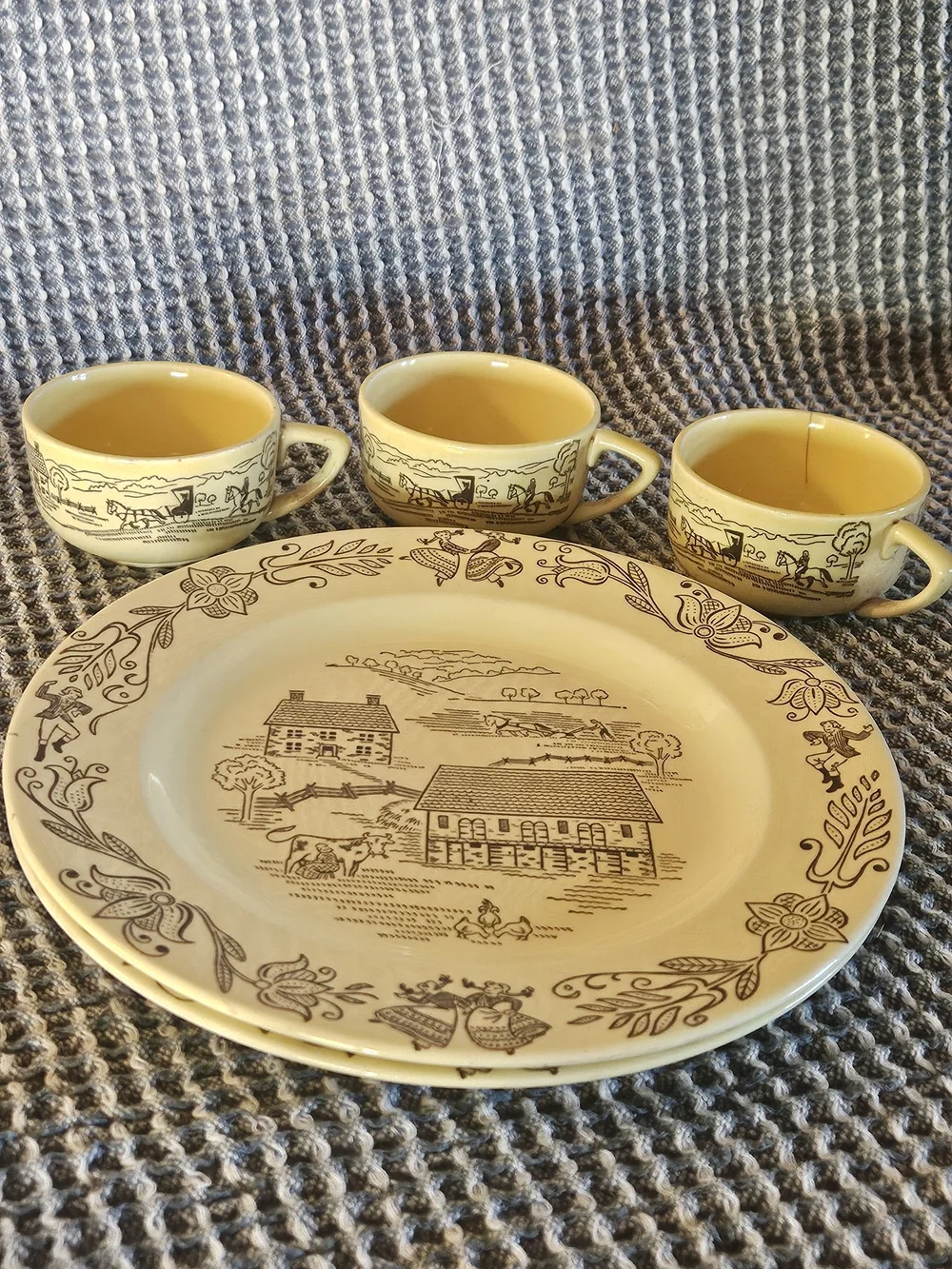 Yellow Ceramic Dinnerware Set with Farmhouse Scene - 5-Piece